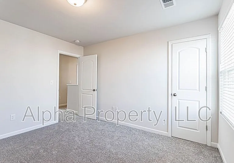 207 Long Grove Ln — Photo 18