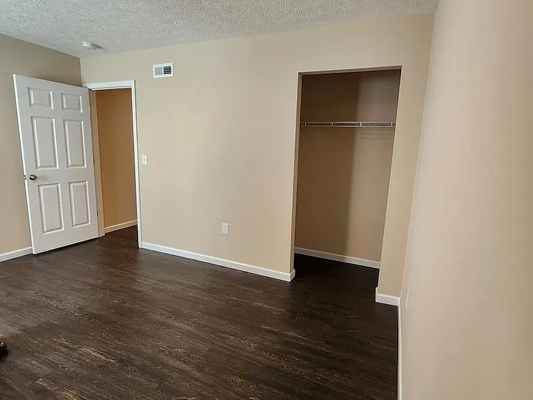 400 Jessie Dr — Photo 4