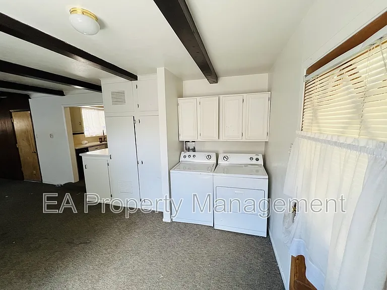 716 Dallas St NE — Photo 16