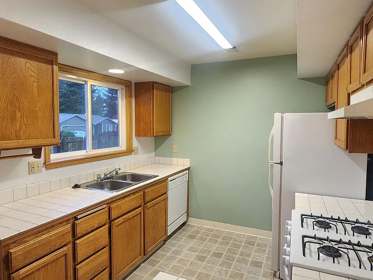 2330 Adkins Ct — Photo 4