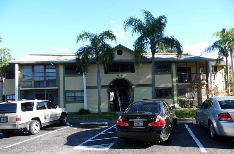 1st image of 919 NE 199th St APT 104