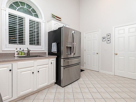 4th image of 304 Village Ln