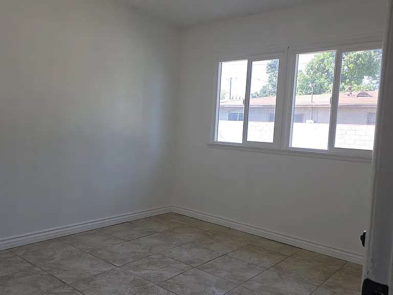 4326 Cypress Ave — Photo 10