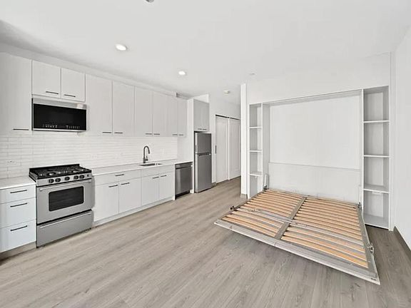 3rd image of 600 N Wells St #500