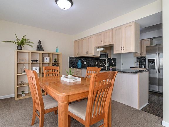 5th image of 865 Cliffs Dr APT 202B