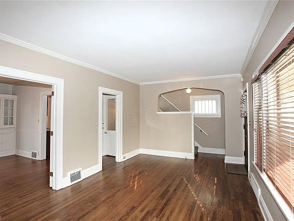 5th image of 2164 Glenbury Ave