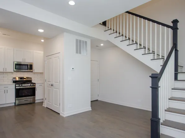 1008 W 18th St #304, Chicago, IL 60608