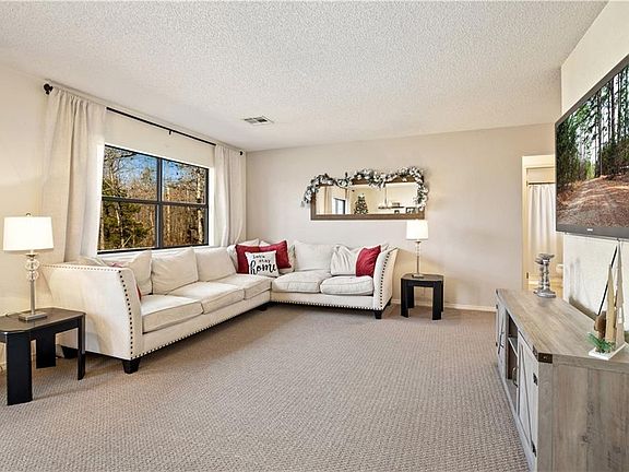 3rd image of 5 Carnahan Ln