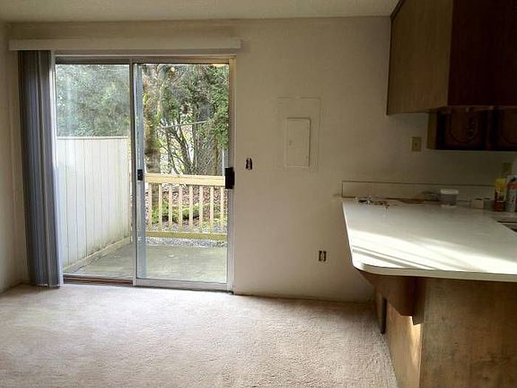 Kitchen w/Private patio