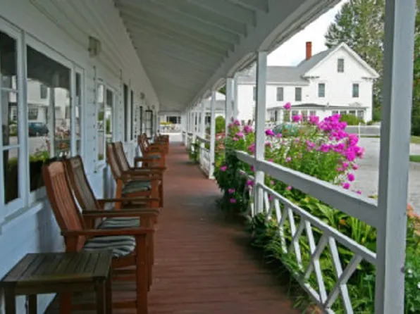 172 E Main St, Searsport, ME 04974