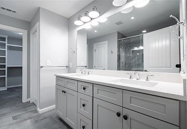 2470 Landeau Cir — Photo 16