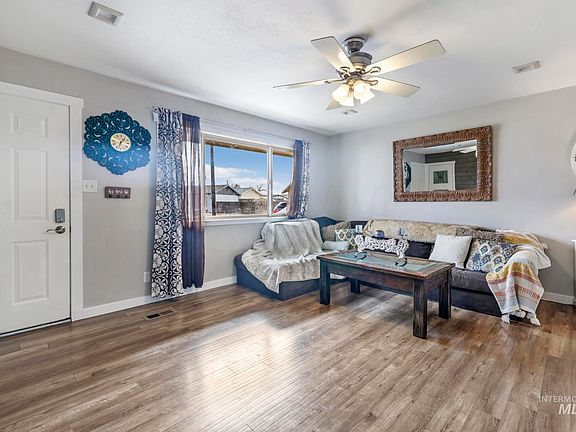 5th image of 108 Birchwood Cir N