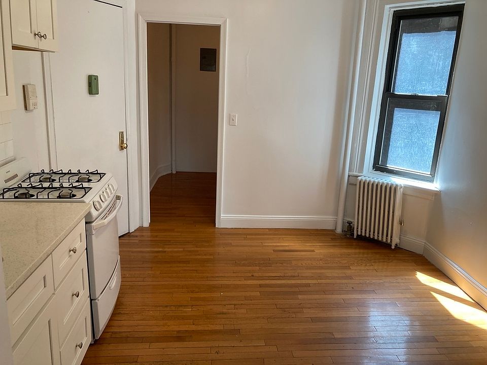 1st image of 537 W 49th St #7