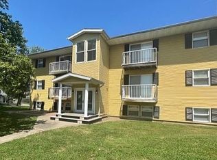 801 Deerfield Rd APT 1, Chatham, IL 62629