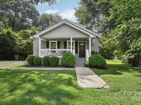 105 Bell St, Mount Holly, NC 28120