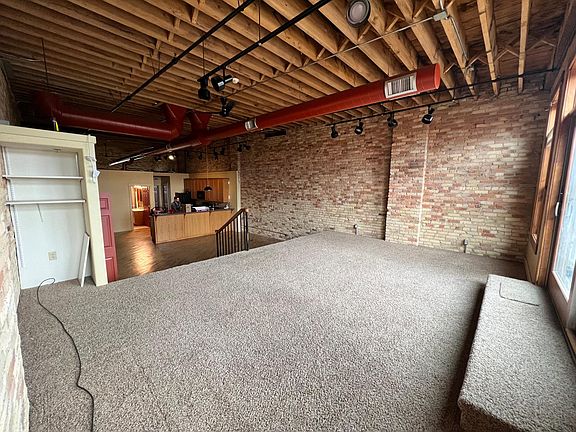 3rd image of 225 N Jackson St #3B