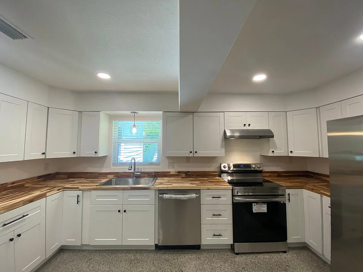 400 Argyle Court — Photo 3