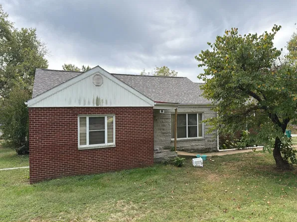 410 W 4th St, Willow Springs, MO 65793
