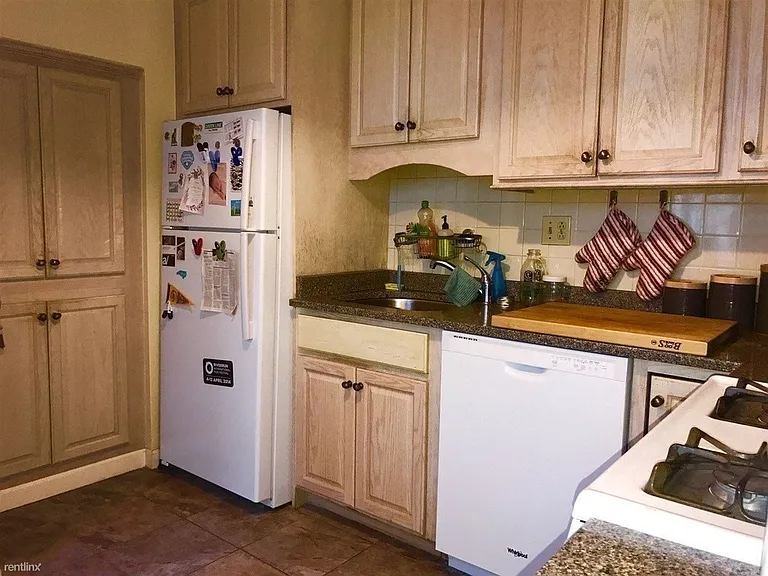 155 Strathmore Rd #3 — Photo 11
