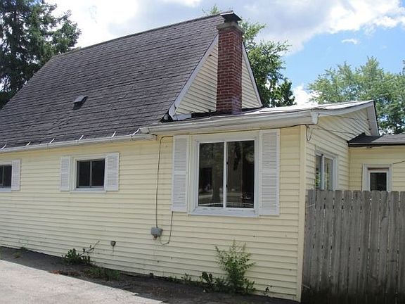 3rd image of 2613 N Averill Ave