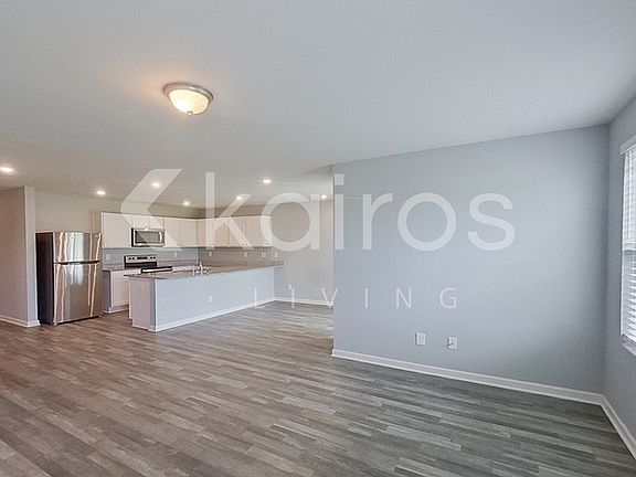 3rd image of 102 Kyles Dr