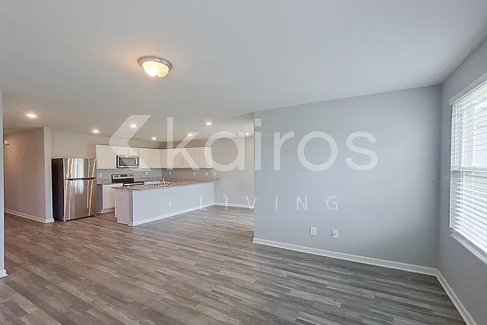 102 Kyles Dr — Photo 3