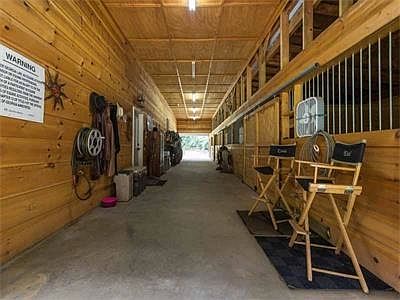 5 Stall Barn