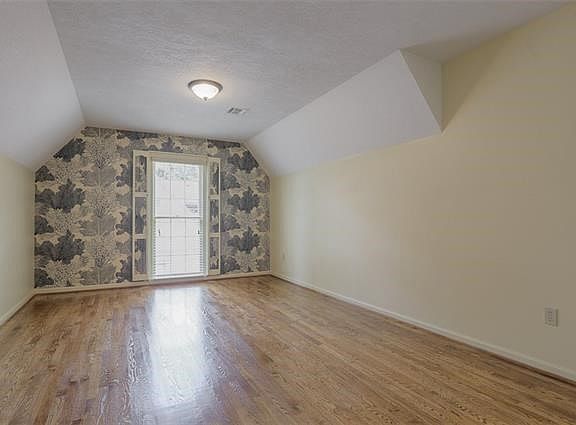 4th image of 4000 W 103rd St