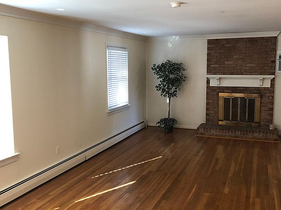 3rd image of 7954 Kenmore Dr