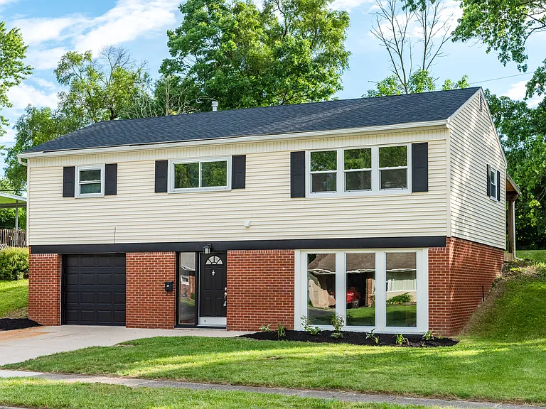 2821 Blackhawk Rd — Photo 3