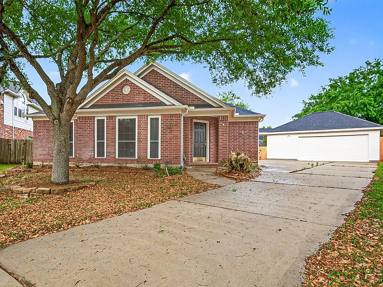 1646 Martin Lake Dr — Photo 2