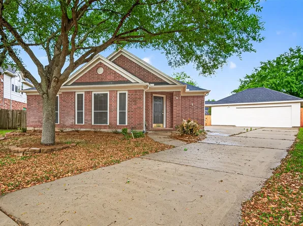 1646 Martin Lake Dr, Richmond, TX 77406