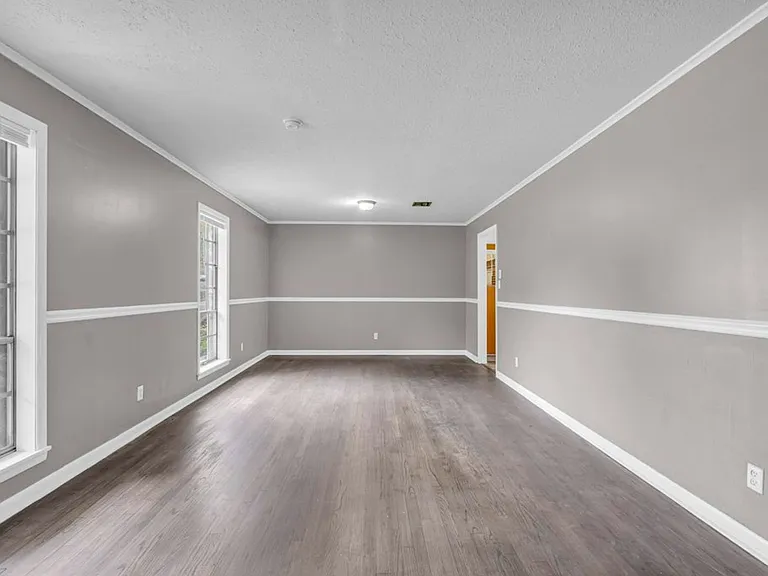 1007 Eisenhower Dr — Photo 18