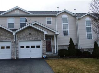 6 Crestmont Ct, Hamburg, NJ 07419