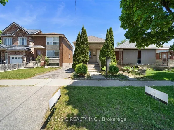 179 Thirtieth St, Toronto, ON M8W 3C6
