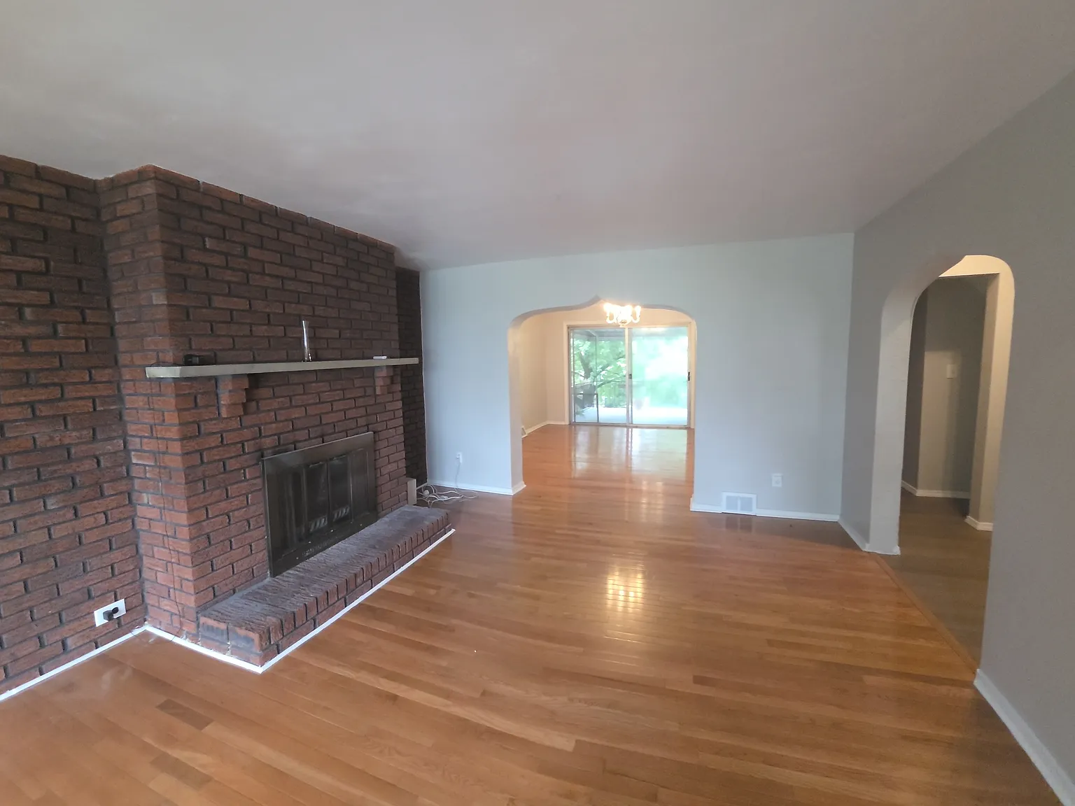 3 bed, 1.5 bath, 1414 sqft, $1,950 — Photo 1