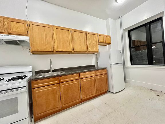 4th image of 3230 Steuben Ave #C4