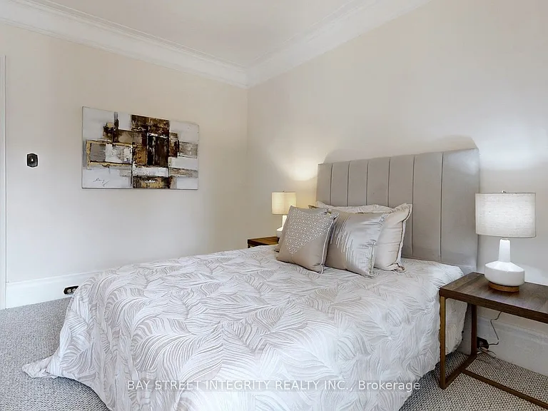 184 Heath St W — Photo 16