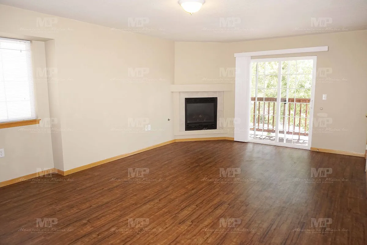 Building Photo - 1221 University Ave #B204