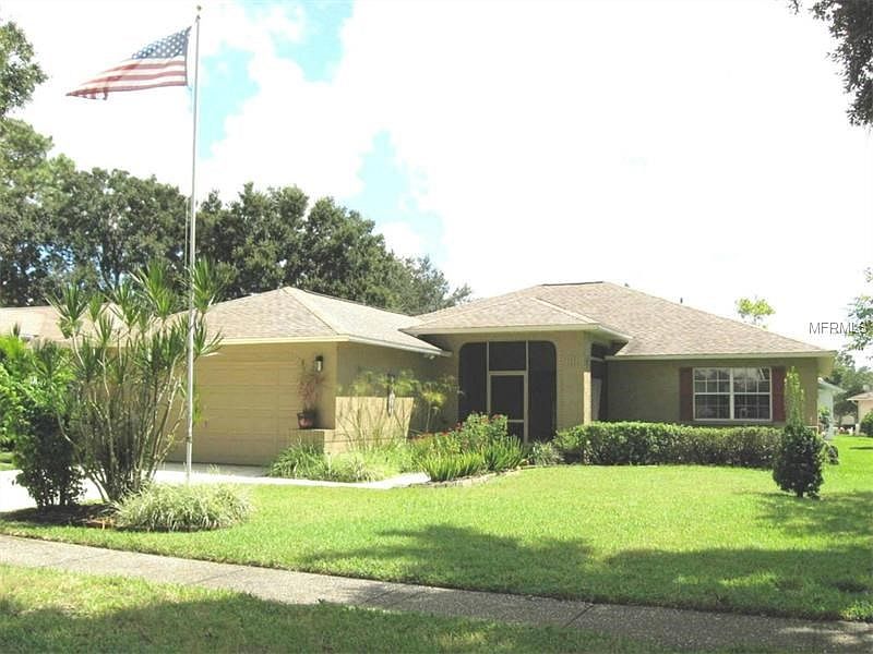 Oak Lake Dr. Convenient to the Lake Lodge