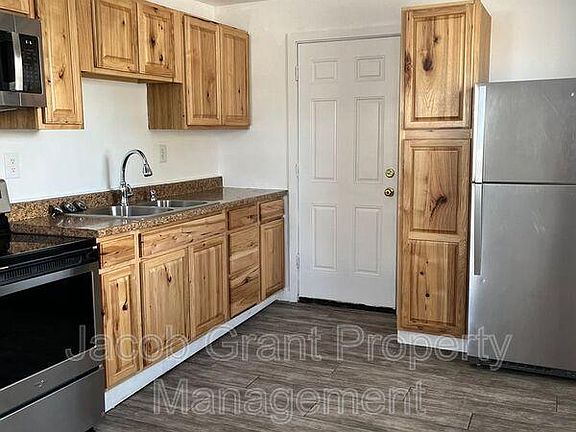2nd image of 350 Short St