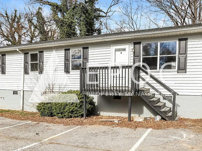 634 S Elm St #B — Photo 14