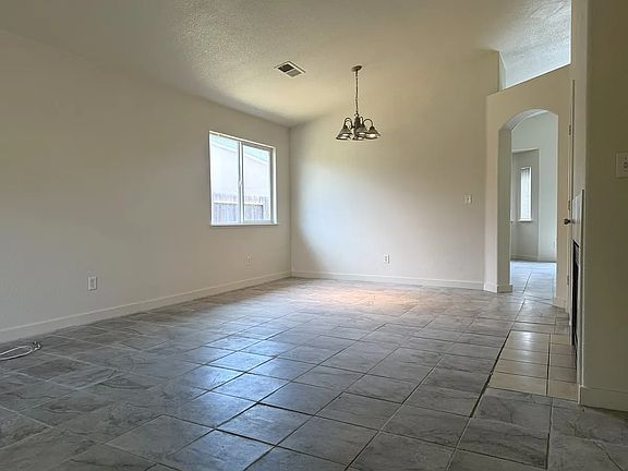4th image of 614 Barbara Ct