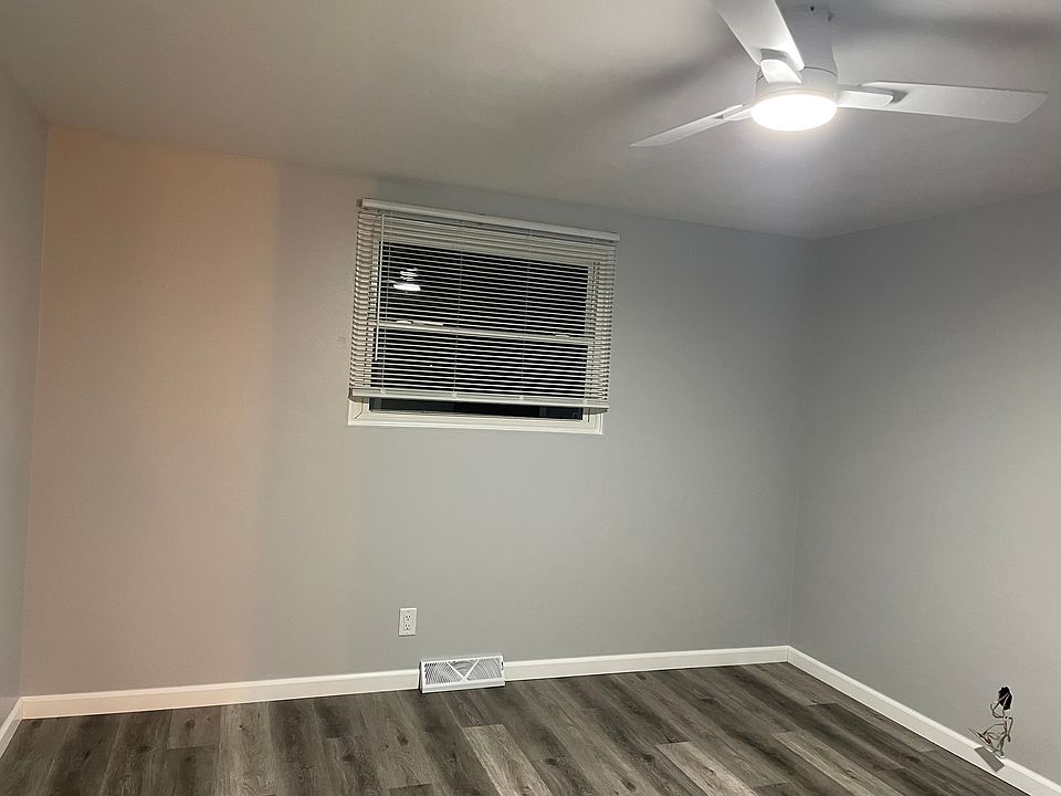 Bedroom, light and fan with remote control.