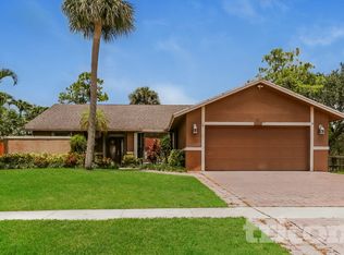 835 Ivy Dr, Wellington, FL 33414