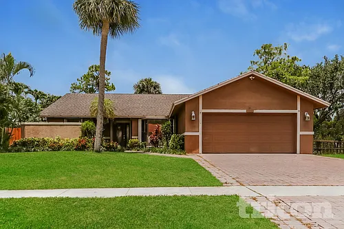 835 Ivy Dr Photo 1