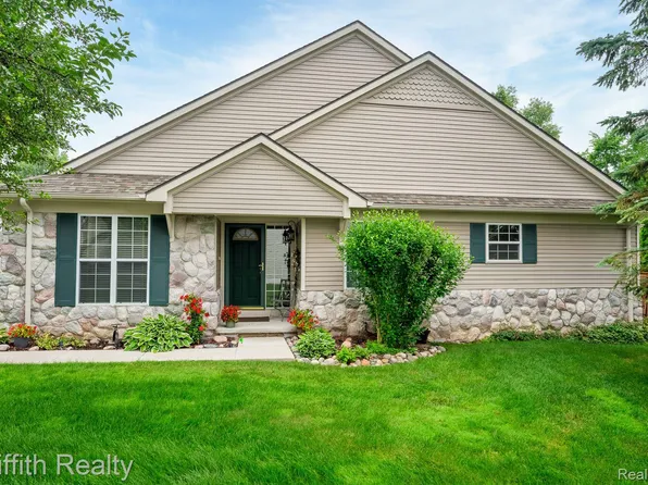 850 Calpernia, Wixom, MI 48393