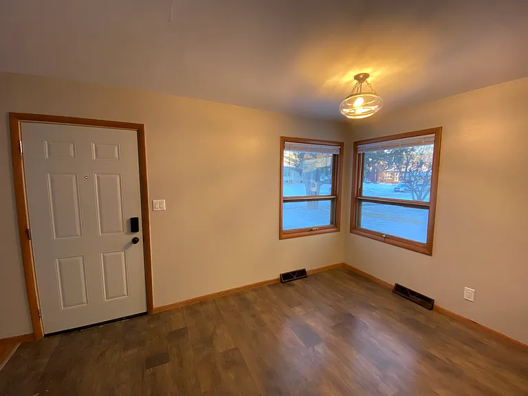 1237 W Pleasant St — Photo 6