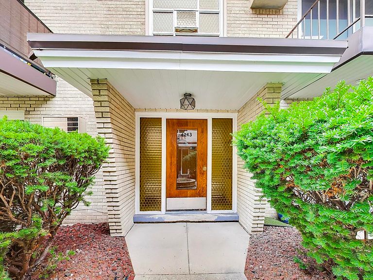 4243 N Kedvale Ave APT 1F