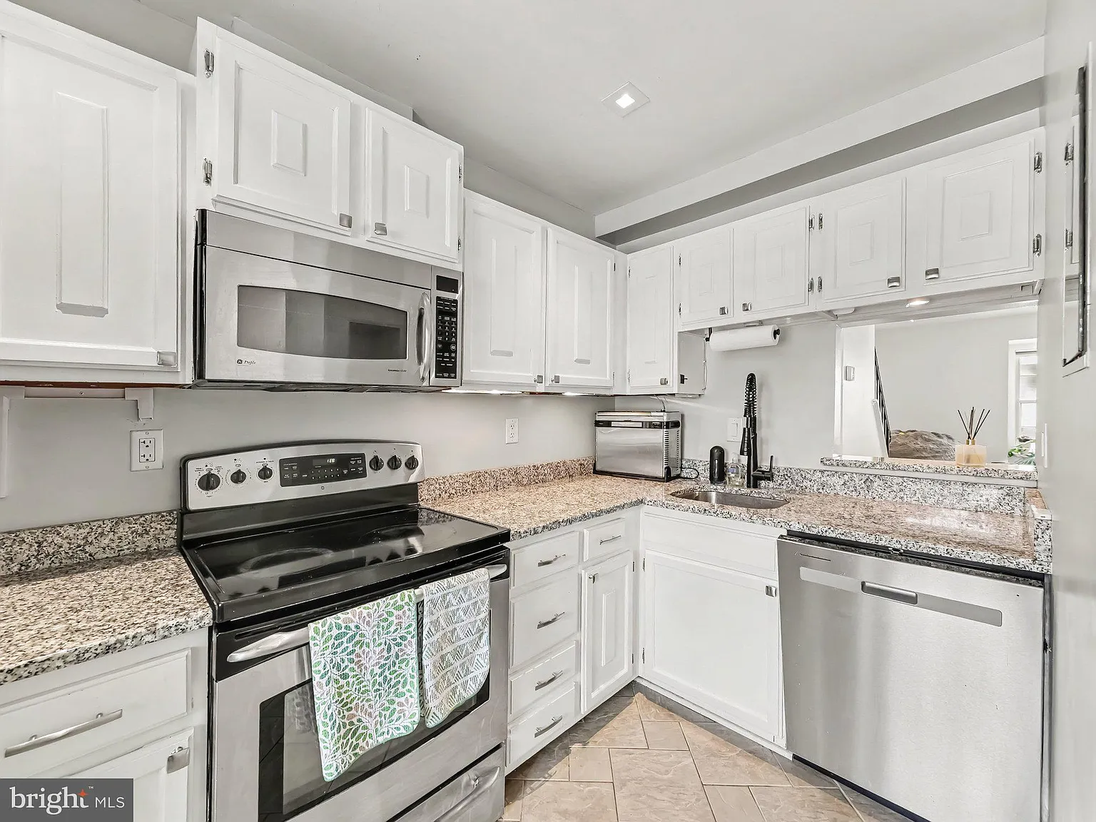 2 bed, 1.5 bath, 1326 sqft, $2,645 — Photo 4